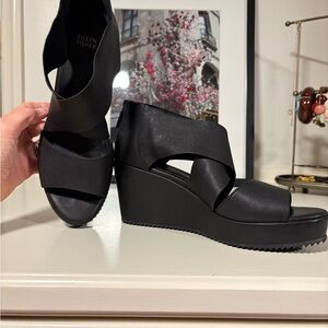 Eileen Fisher EUC Black Leather Wedge Sandals - Size 10